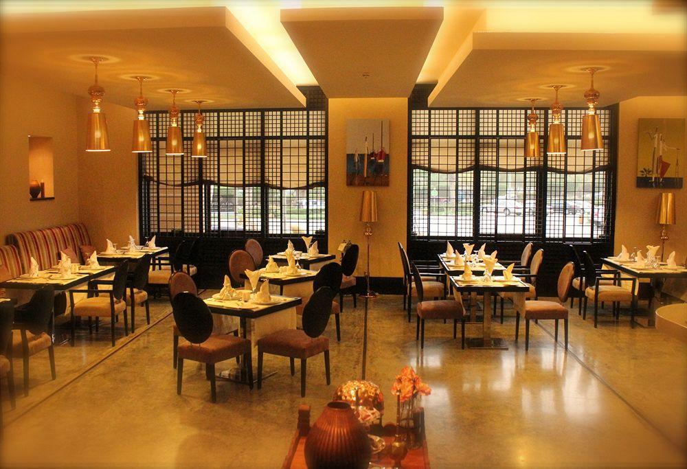 Safir Fintas Hotel Kuwait Kuwait City Екстер'єр фото The interior of the restaurant