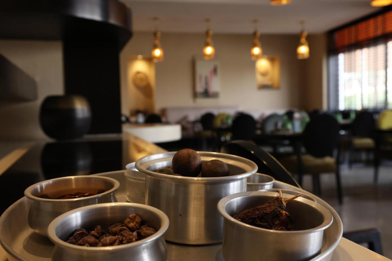 Safir Fintas Hotel Kuwait Kuwait City Екстер'єр фото A coffee tasting session