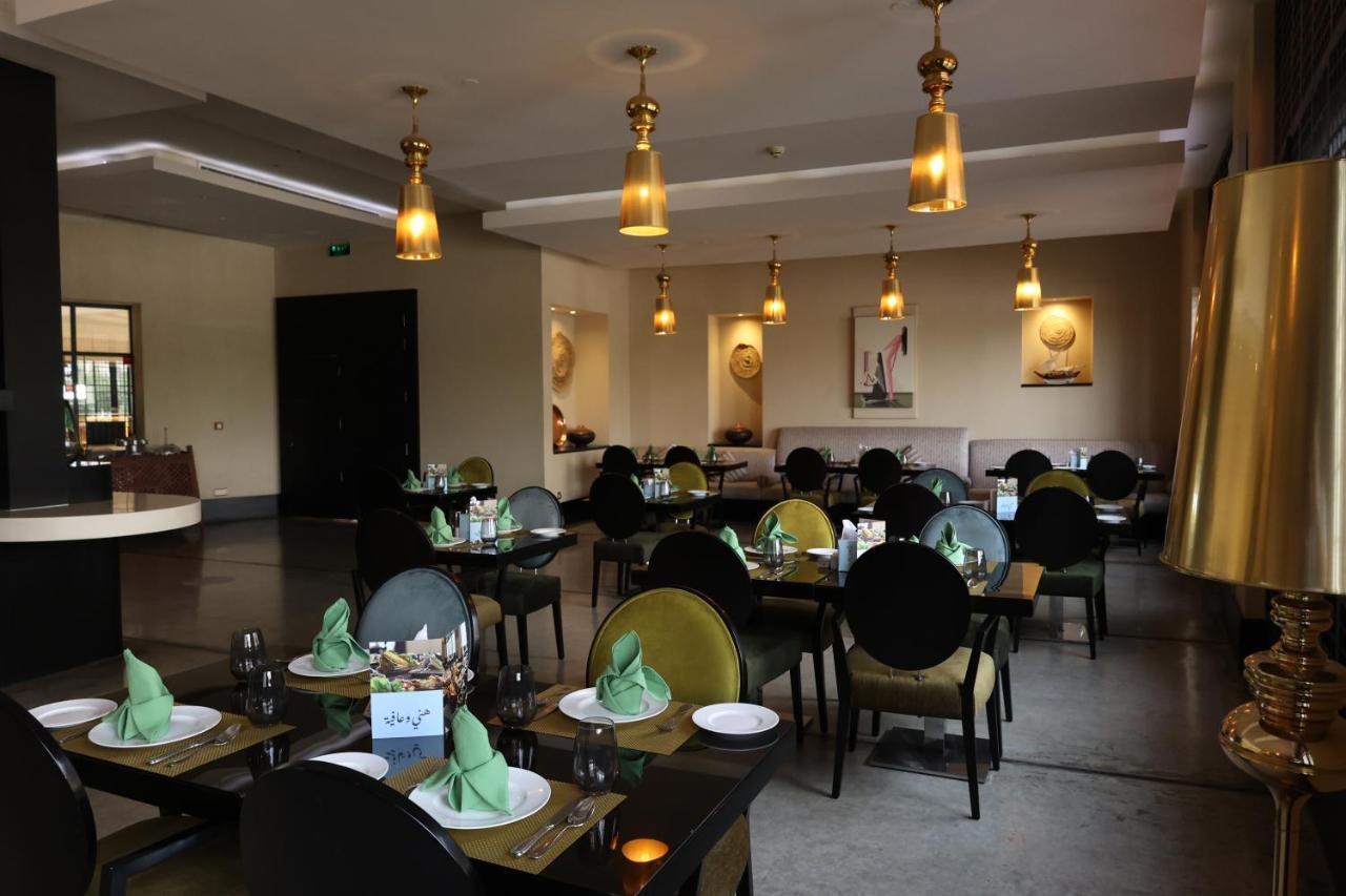 Safir Fintas Hotel Kuwait Kuwait City Екстер'єр фото Restaurant in Kigali