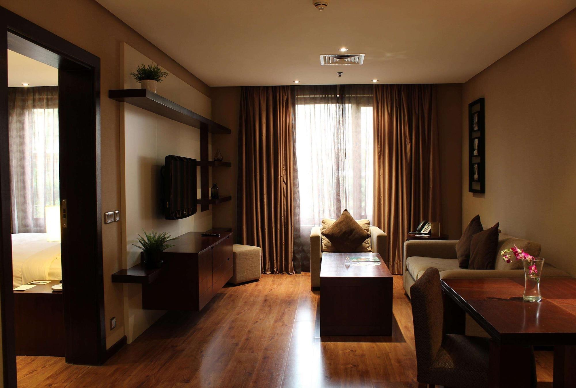 Safir Fintas Hotel Kuwait Kuwait City Екстер'єр фото A suite at the hotel