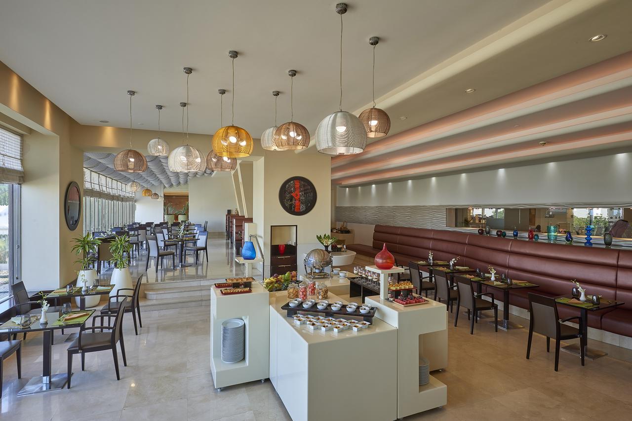 Safir Fintas Hotel Kuwait Kuwait City Екстер'єр фото The restaurant