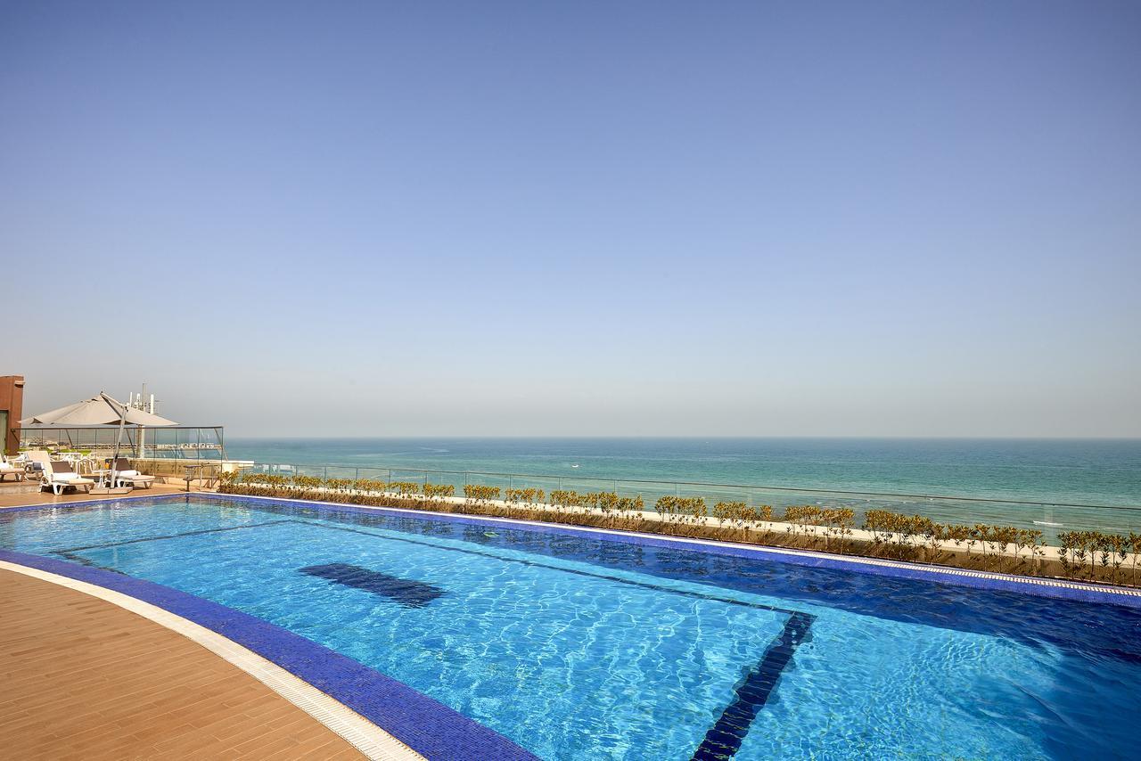 Safir Fintas Hotel Kuwait Kuwait City Екстер'єр фото The pool at the Ritz-Carlton, Bahrain