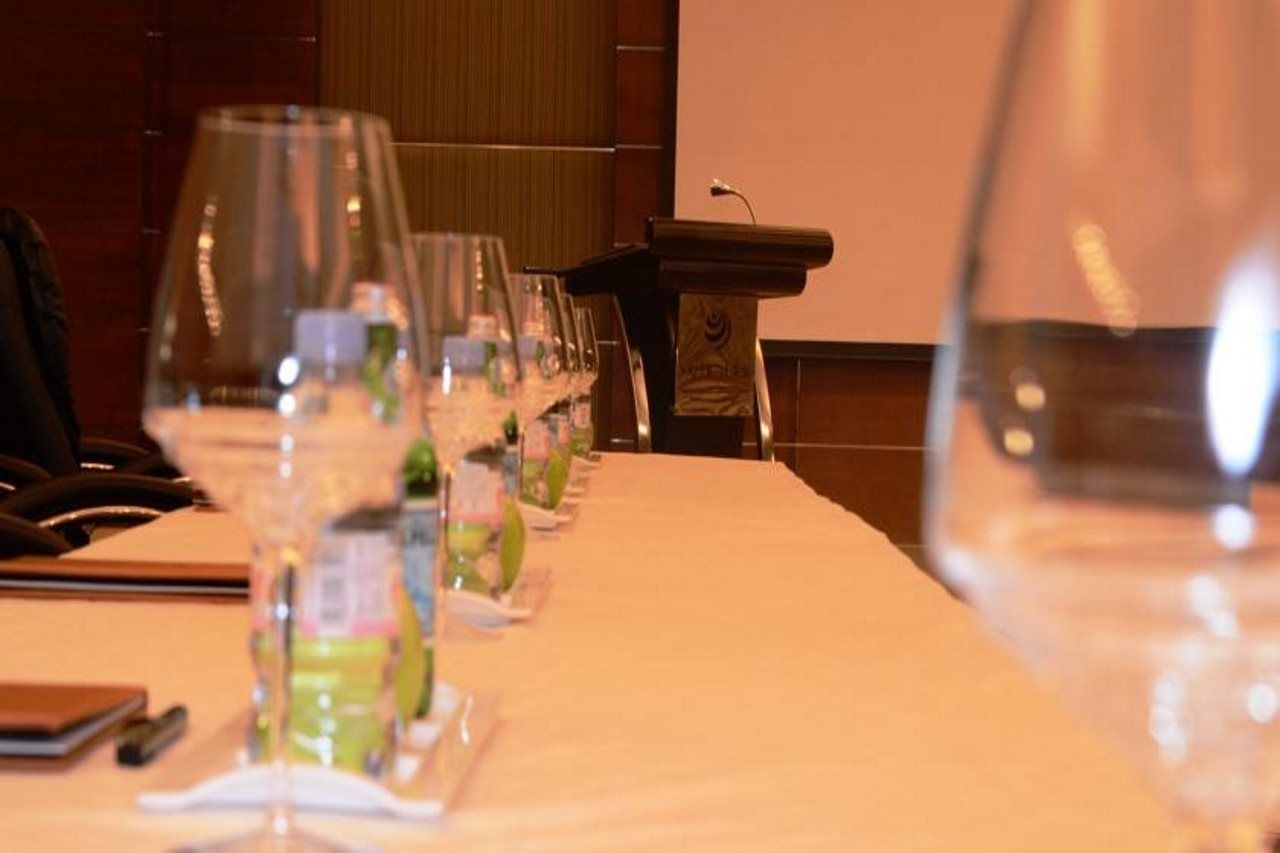 Safir Fintas Hotel Kuwait Kuwait City Екстер'єр фото A wine tasting in progress