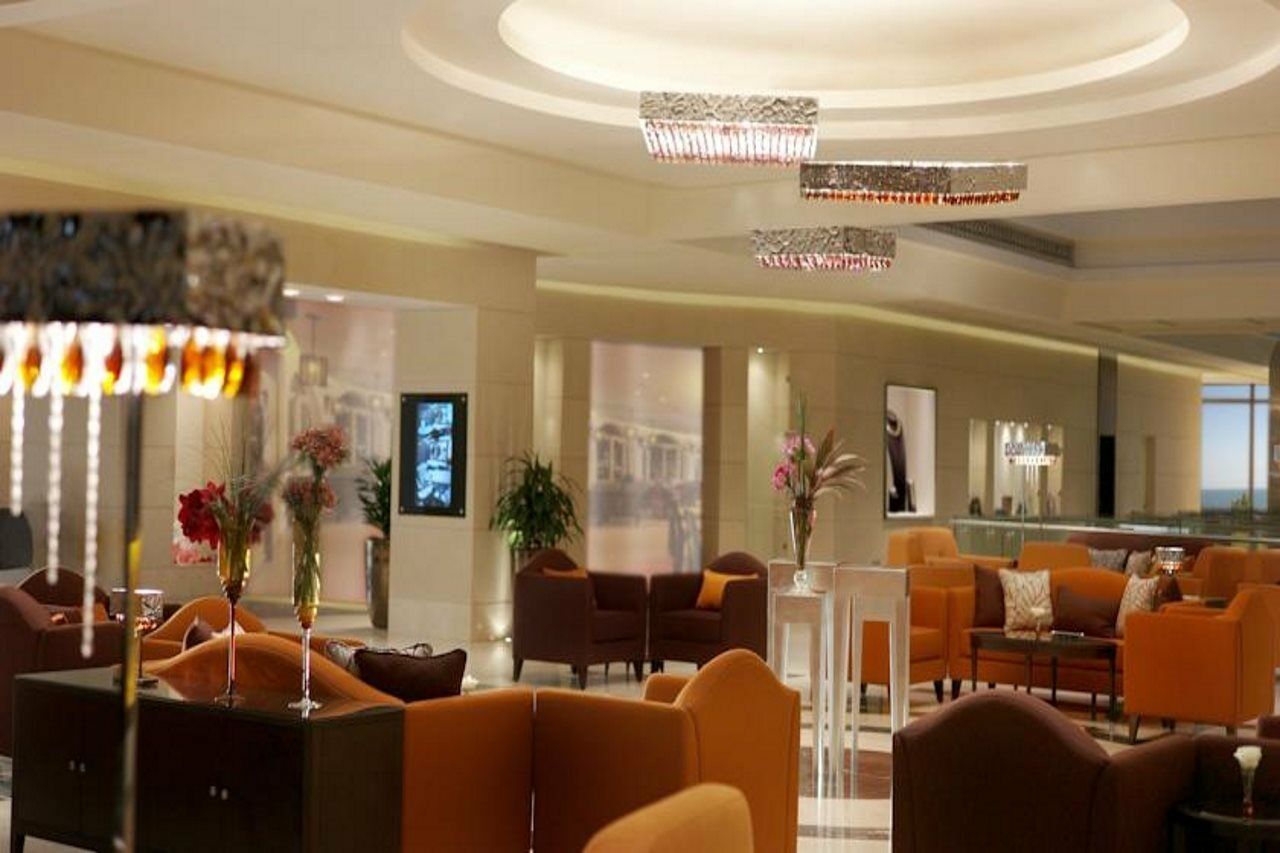 Safir Fintas Hotel Kuwait Kuwait City Інтер'єр фото The lounge at the airport