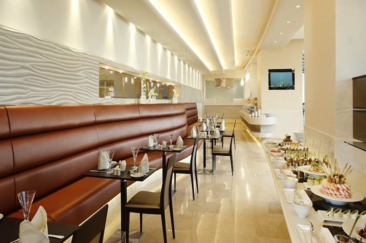 Safir Fintas Hotel Kuwait Kuwait City Екстер'єр фото The restaurant